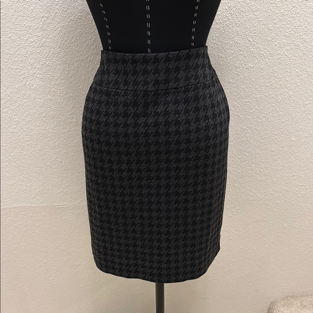 Classic Black Houndstooth Knit Pencil Skirt